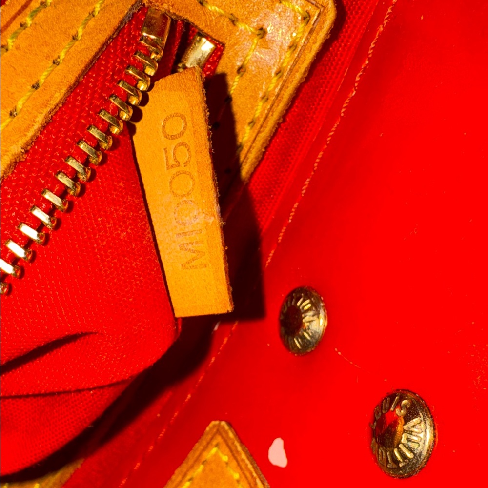 Louis Vuitton Vibrant Red Vernis Tote with leather Handles - Picture 11 of 11
